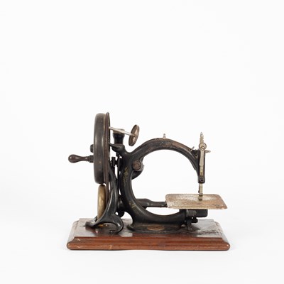 Lot 449 - A Wilcox & Gibbs 'Automatic' silent sewing machine