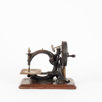 Lot 449 - A Wilcox & Gibbs 'Automatic' silent sewing machine