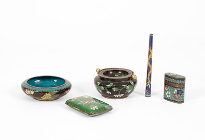 Lot 610 - A collection of cloisonné smoking pieces