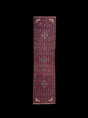 Lot 725 - A narrow Hamadan runner