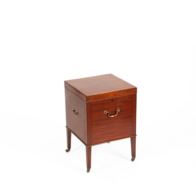 Lot 566 - A 19th Century mahogany cellarette