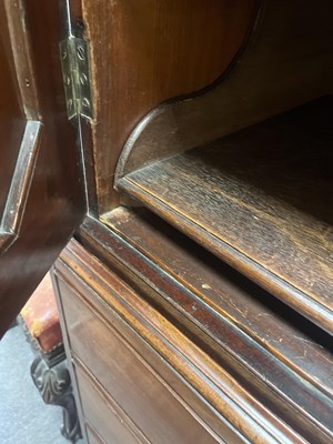 Lot 563 - A George III mahogany linen press