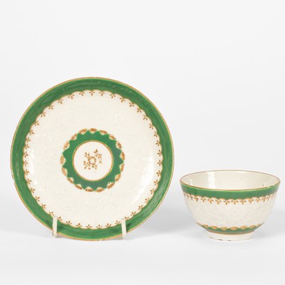 Lot 516 - A Worcester chrysanthemum-moulded teabowl and saucer
