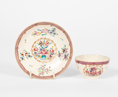 Lot 517 - A Worcester teabowl and saucer