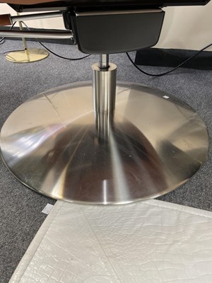 Lot 131 - De Sede, a contemporary swivel office chair