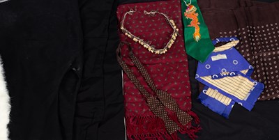 Lot 418 - Vintage accessories