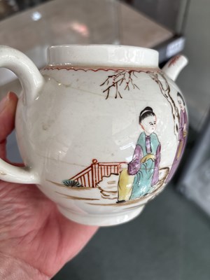 Lot 387 - A Worcester polychrome sparrow beak jug