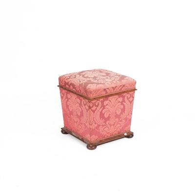 Lot 668 - A Victorian upholstered box ottoman