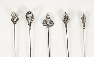 Lot 27 - An Edwardian silver hatpin