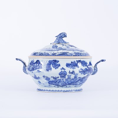 Lot 245 - A Chinese export blue and white tureen and cover