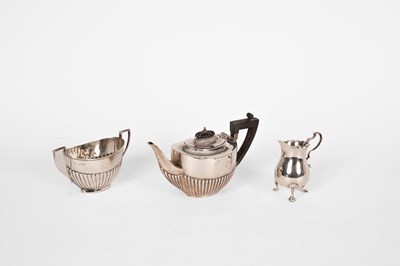 Lot 55 - A bachelor's silver teapot and sugar basin