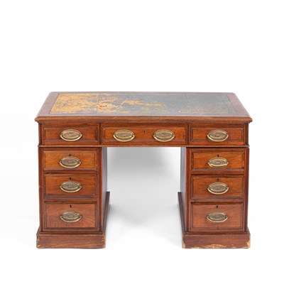 Lot 553 - An early 20th Century beech pedestal desk