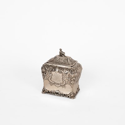 Lot 58 - A George III silver tea caddy