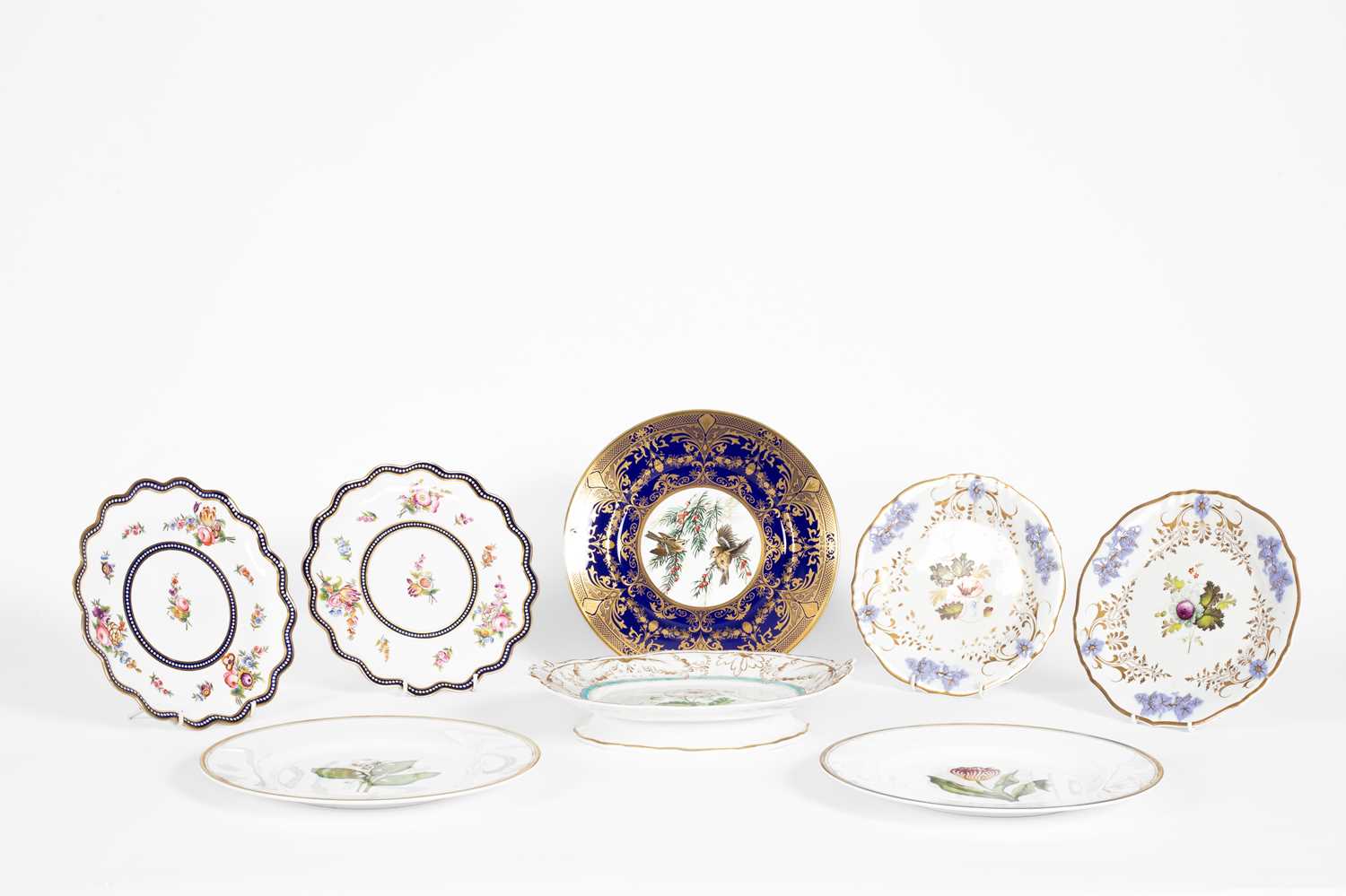 Lot 389 - A pair of Royal Worcester cabinet plates