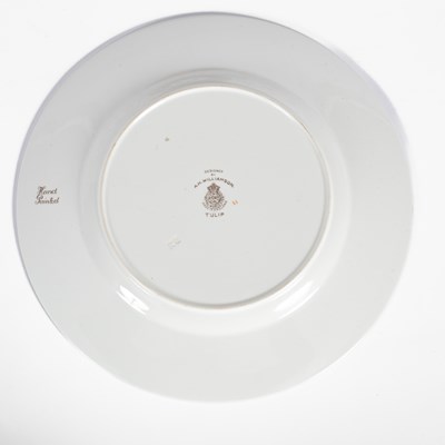 Lot 389 - A pair of Royal Worcester cabinet plates