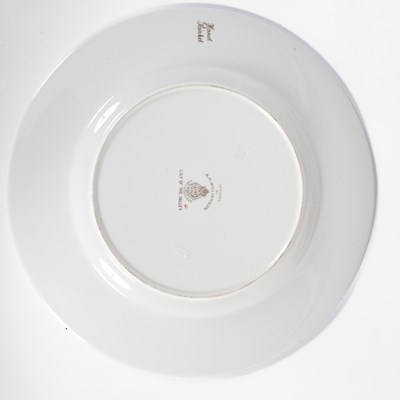 Lot 389 - A pair of Royal Worcester cabinet plates