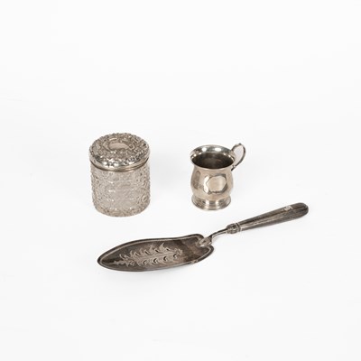 Lot 39 - A George III silver fish slice