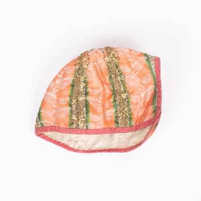 Lot 819 - A baby's cap