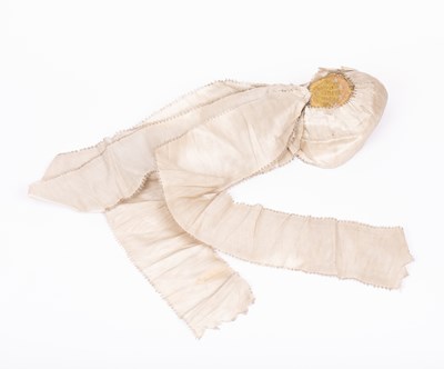 Lot 820 - A child's cap