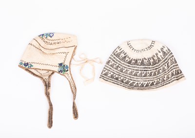 Lot 824 - A linen baby's bonnet