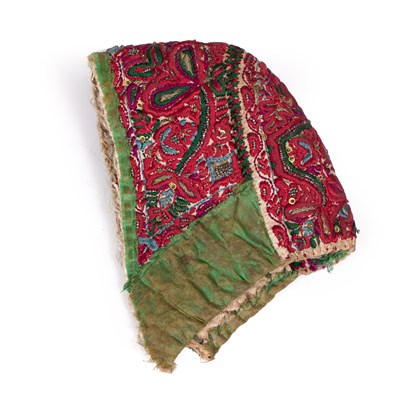 Lot 827 - A baby's cap