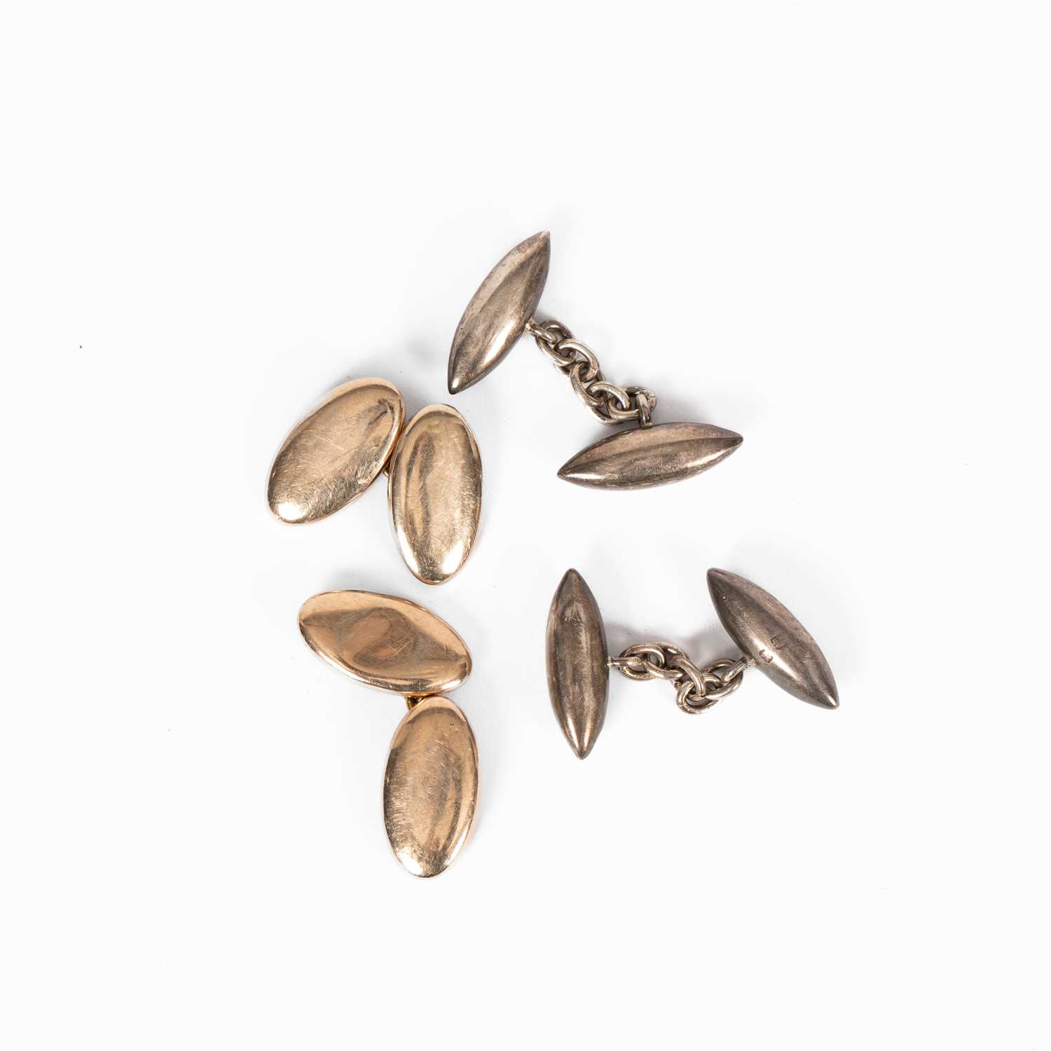 Lot 4 - A pair of Victorian silver torpedo-shaped cufflinks