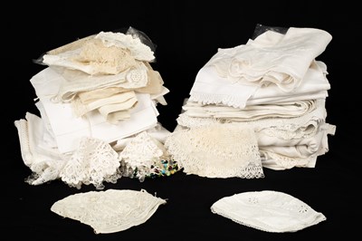 Lot 413 - A lace bonnet