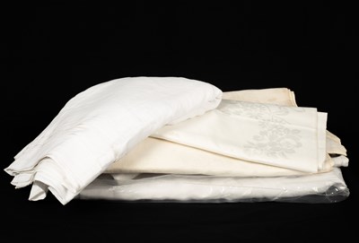 Lot 415 - Seven assorted damask tablecloths