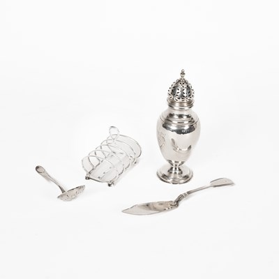 Lot 72 - An Edwardian silver sugar caster