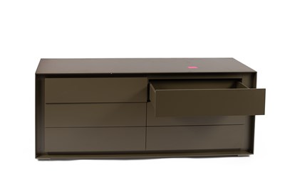 Lot 48 - A contemporary chest of drawers