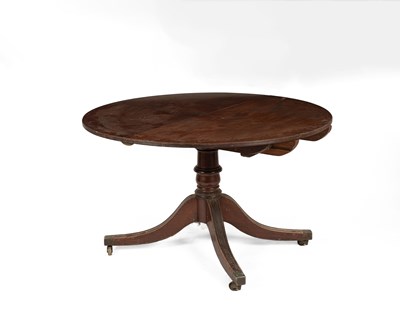 Lot 695 - A mahogany circular extending dining table