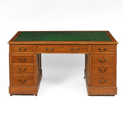 Lot 255 - An early 20th Century pedestal desk
