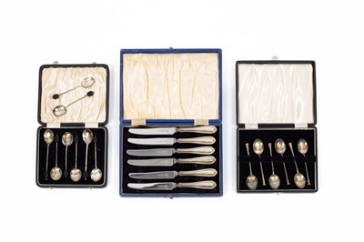 Lot 78 - A set of six silver seal top teaspoons