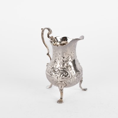 Lot 81 - A George III silver jug