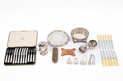 Lot 89 - A set of mother-of-pearl handled fruit knives and forks