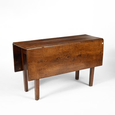 Lot 167 - A Georgian oak rectangular gateleg table