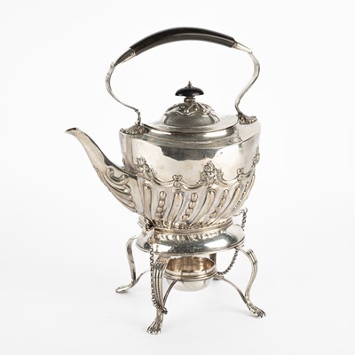 Lot 128 - An Edwardian silver kettle on stand