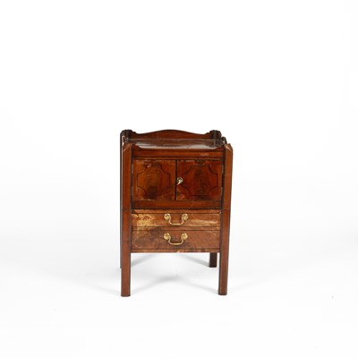 Lot 209 - A George III style mahogany bedside commode