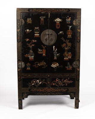 Lot 161 - A Chinoiserie cabinet