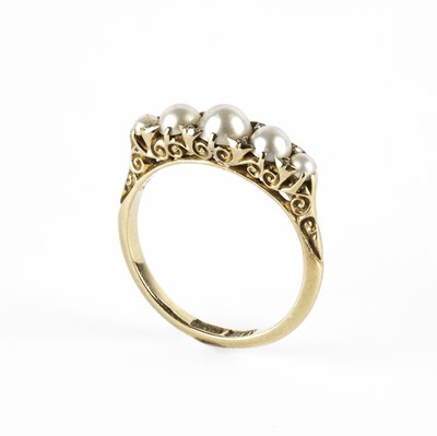 Lot 253 - A Victorian 18ct yellow gold and pearl five-stone ring