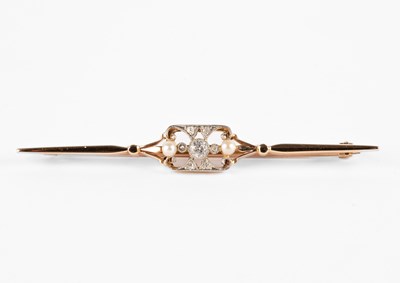 Lot 256 - An Edwardian yellow metal diamond and pearl bar brooch