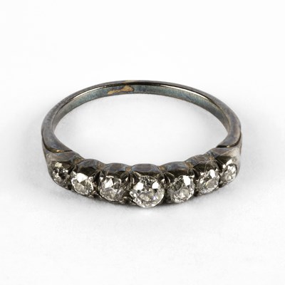 Lot 260 - A white metal and diamond seven-stone ring