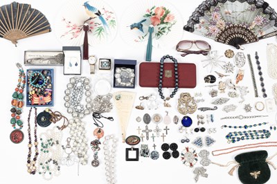 Lot 269 - A large collection of costume jewellery