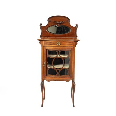 Lot 268 - An Edwardian mahogany display cabinet