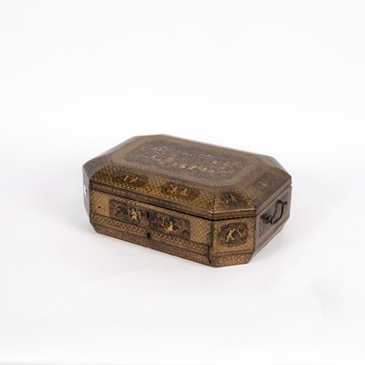 Lot 554 - A Chinese export lacquer box