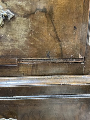 Lot 84 - A George II walnut and featherbanded chest on chest