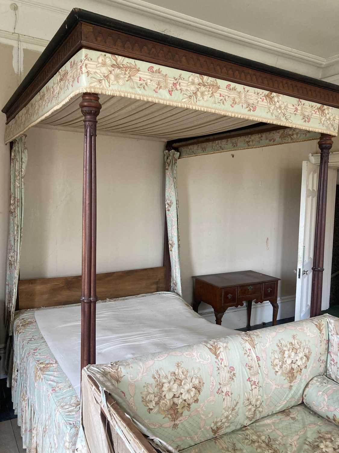 Lot 185 - A late 18th Century Chippendale period mahogany four poster bed