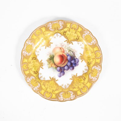 Lot 491 - Worcester fruit-painted plate