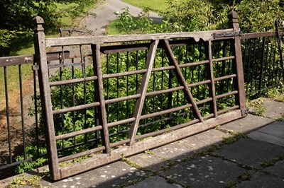 Lot 17 - An early 20th Century oak gate