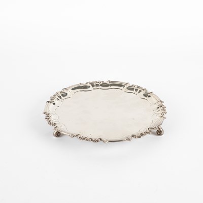 Lot 27 - A Edwardian silver waiter